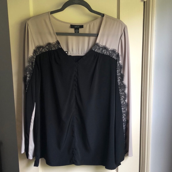 Alfani Tops - Like New! Alfani Black & Cream Blouse